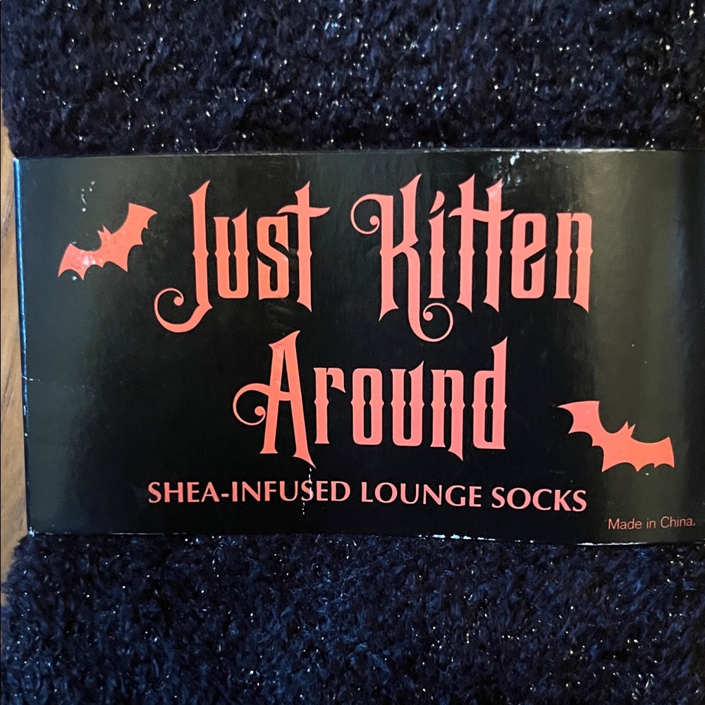 Fuzzy Cat Socks - Picture 4 of 5